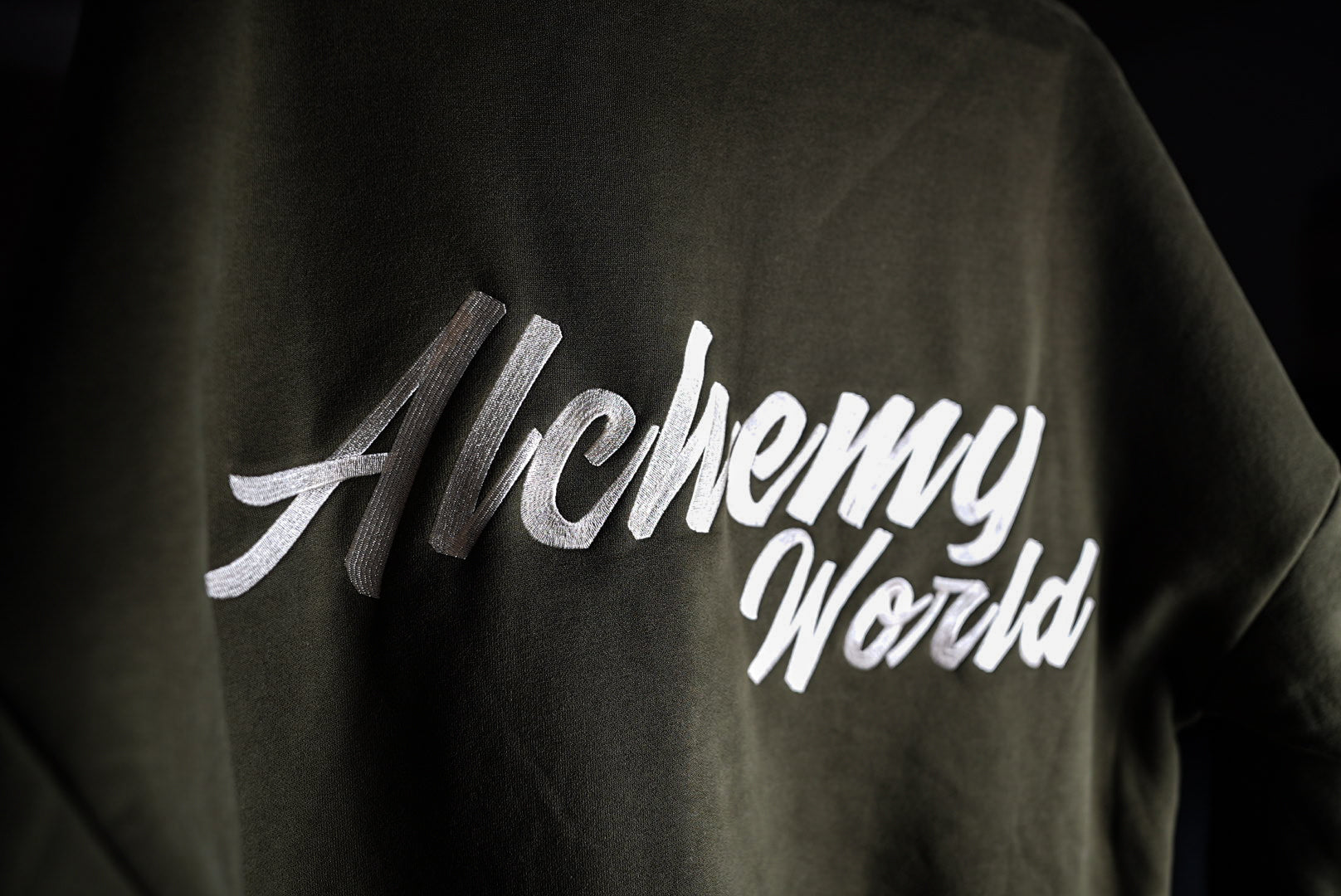 CLASSIC EMBROIDERED CREWNECK MILITARY GREEN